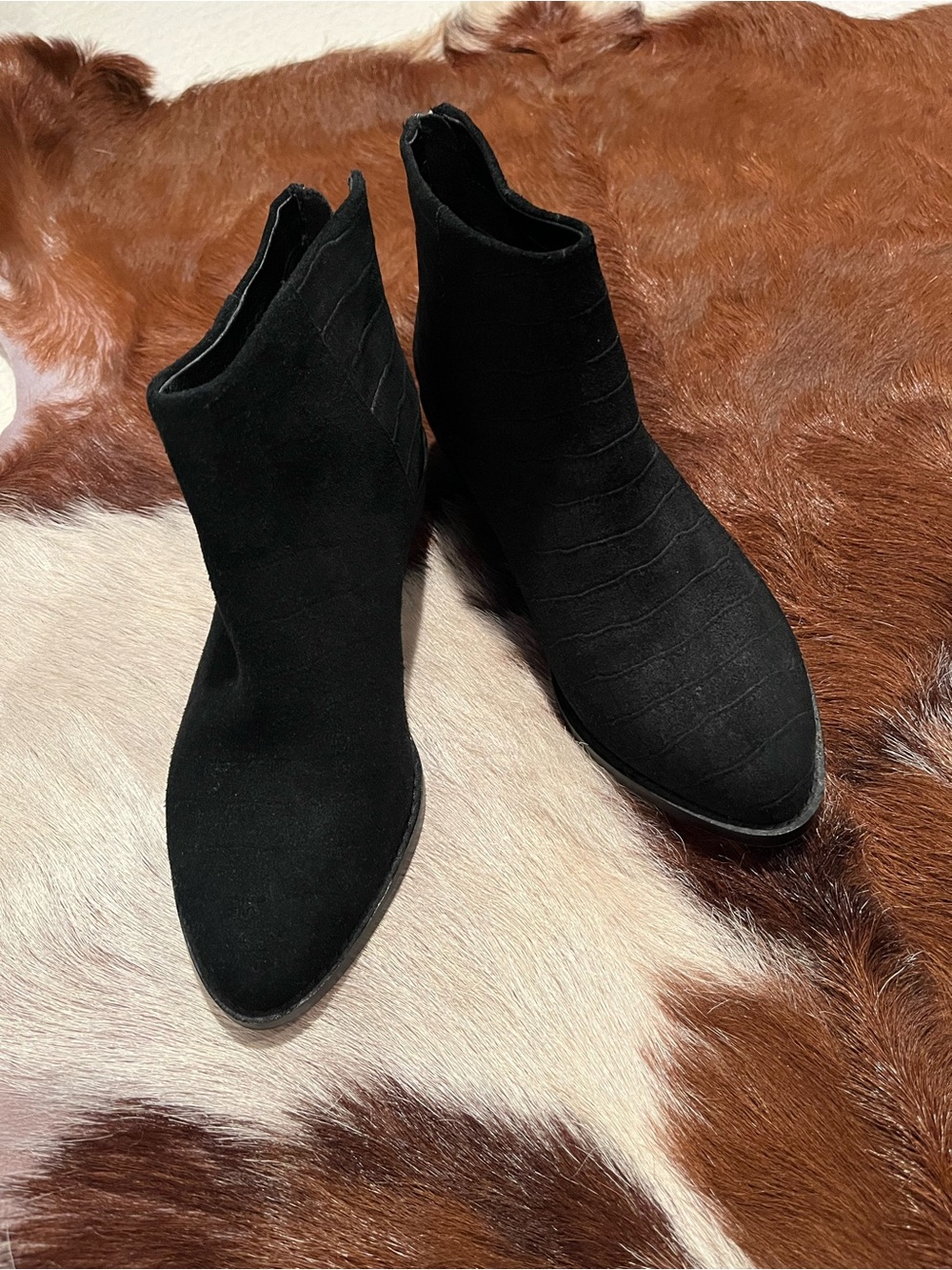 Kelsi Dagger Black Suede Pointed Ankle Booties brand new never worn